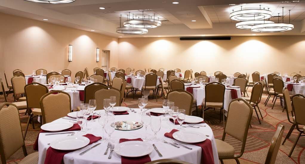 DoubleTree by Hilton Hotel & Suites Charleston Airport
