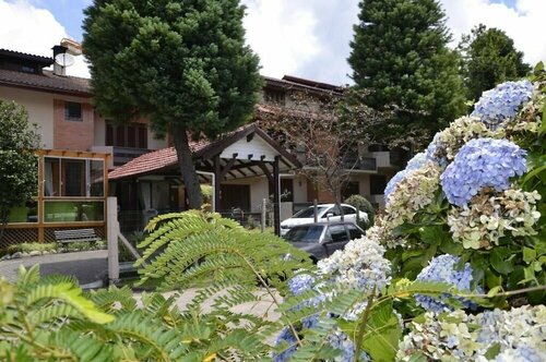 Hotel Alpen Hof, Забронировать Отель Отели в центре Грамаду, в центре, Завтраки, недорого