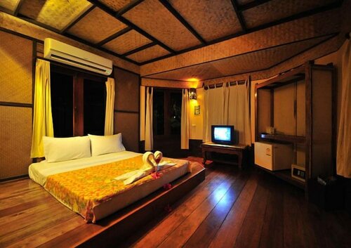 Chunut House Resort, Забронировать Курортный отель Отели о. Пхи-Пхи с бассейном, рядом с Пляж Лонг Бич, Бассейн