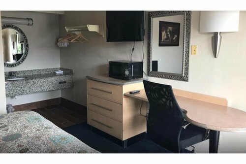 Rodeway Inn Fort Wayne Hotel, Забронировать Отель Отели Индиана с парковкой, Парковка