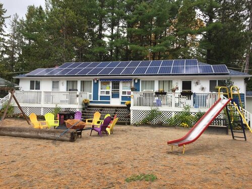 Wu Wus Cabins, Rezervați Hotel Hoteluri în Simcoe County cu parcare, Parcare