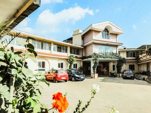Capital O 13231 Hotel Sapphire Garden View, Varaa Hotelli Udagamandalam Tamil Nadu