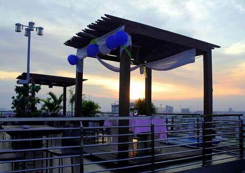 Transera Hotel Pontianak, Забронировать Отель Понтианак West Kalimantan, рядом с Ayani Mega Mall