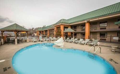 Quality Inn Black Mountain-Asheville East, Забронировать Отель Блэк-Маунтин Северная Каролина, рядом с Lake Tomahawk