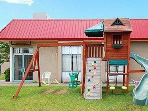 Econo Lodge Chicopee, Забронировать Отель Отели Массачусетса с парковкой, Парковка