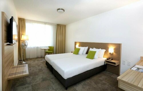 Churchill hotel Terneuzen, Забронировать Отель Отели Zeeuws-Vlaanderen с бассейном, Бассейн