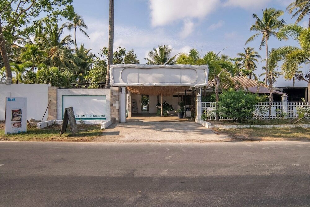Tiki Lodge Selong Belanak