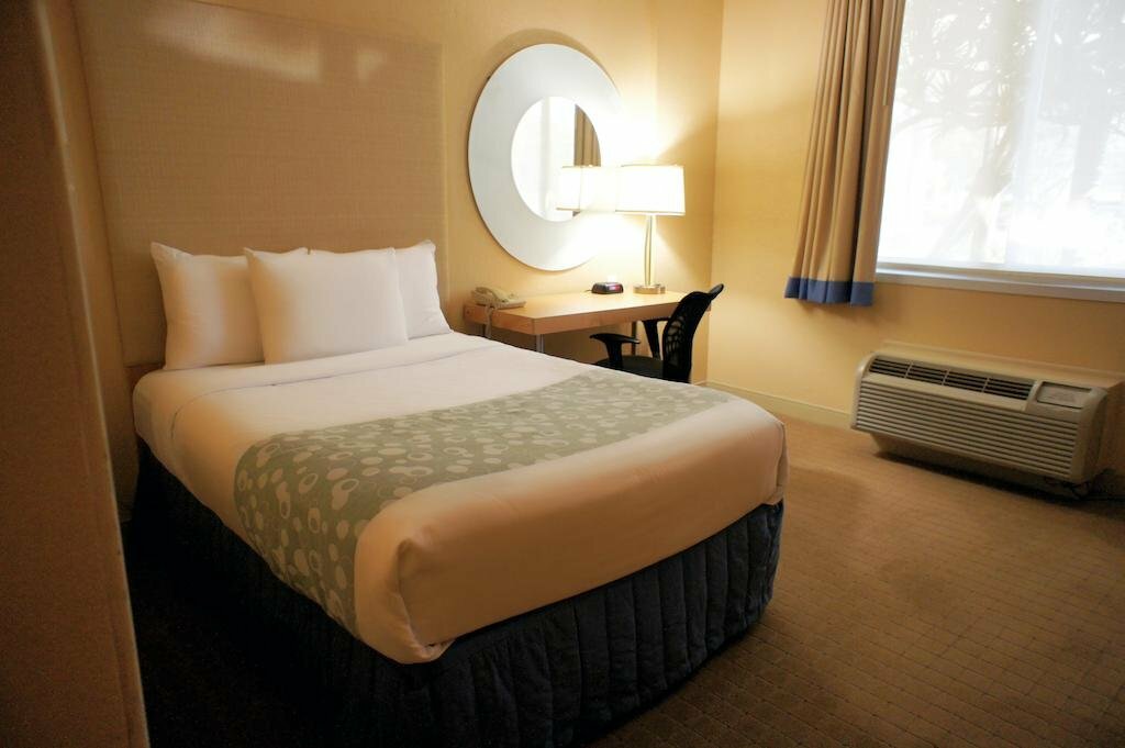 La Quinta Inn & Suites by Wyndham Sunrise