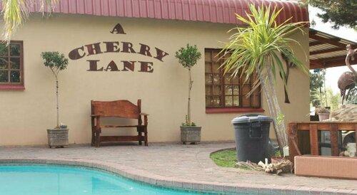 A Cherry Lane Self Catering and B&B, Prenota Bed & breakfast Hotel a Bloemfontein con piscina, Piscina