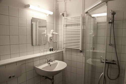 Hotel Hvide Falk, Rezerwuj Hotel Hotele w Avanaata Commune z parkingiem, Parking