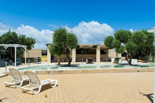 Hotel Reverse, Забронировать Отель Отели Торре-Санта-Сабина с парковкой, Парковка