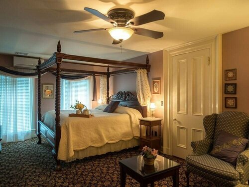 Homestead House B&B, Đặt Nhà nghỉ có bữa sáng Willoughby Hills Ohio