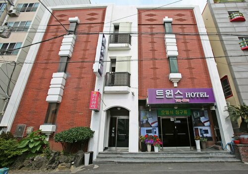 Twins Hotel, Забронировать Отель Отели Чеджу с парковкой, рядом с Музей Arario Dongmun Motel 1, Парковка