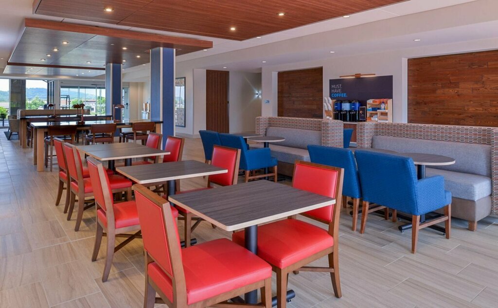 Holiday Inn Express Spring Hill, an Ihg Hotel