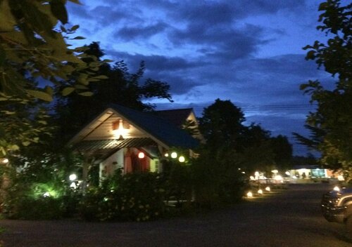 Hackers Hills Camping and Resort, Rezervați Teren de campat Hoteluri în Nong Pan Chan cu parcare, Parcare