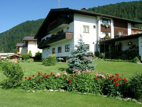 Gästehaus Daxauer, Book Hotel Hoteller i Tyrol med parkering, Parkering