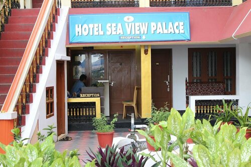 Beach Florra Inn, Забронировать Отель Отели Ковалам с бассейном, рядом с Пляж Kovalam Beach, Бассейн