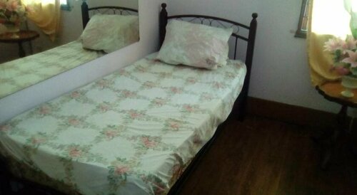 Robert's Guesthouse, Забронировать Отель Отели Арока с парковкой, Парковка