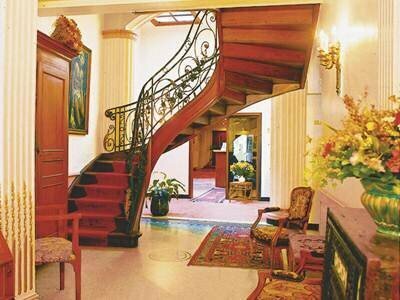 Hotel Monsieur Ernest, Забронировать Отель Исторический центр Брюгге, рядом с улица Синт-Якобстраат