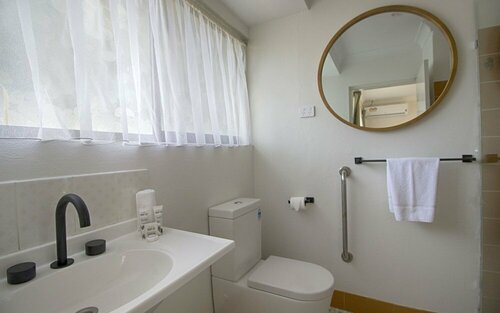 Batemans Bay Hotel, Забронировать Отель Отели в центре Батманс-Бей с завтраком, отели в центре Батманс-Бей с завтраком