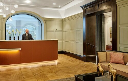 Hôtel Lancaster Paris Champs-Elysées, Забронировать Отель Отели Парижа с парковкой, рядом с Мальзерб, Парковка