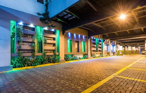 Exe Galería Man-Ging, Rezervați Hotel Hoteluri în Guayaquil cu parcare, aproape de Seafront, Parcare