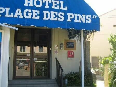 Plage des Pins, Book Hotel Hoteller i Vermillion Coast med pool, Swimmingpool