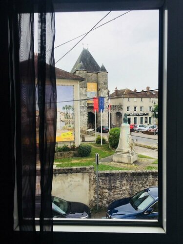 Hostellerie du Cheval Noir, Varaa Hotelli Fontainebleau Seine-et-Marne