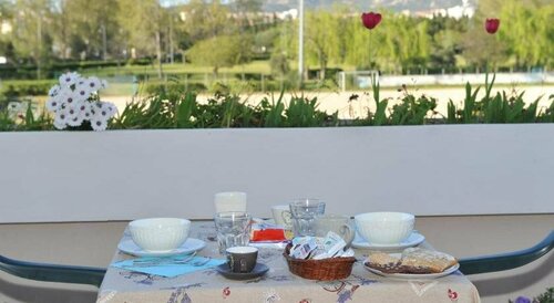 B&B Le Margherite, Забронировать Отель «постель и завтрак» Отели Ольбия с парковкой, Парковка