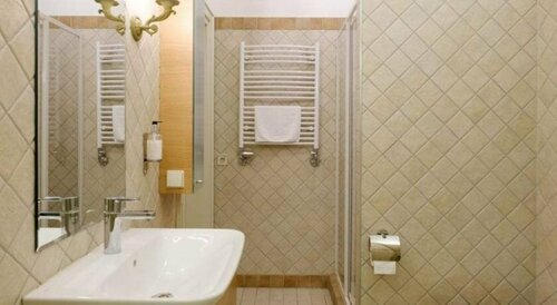 Metropolis hotel, Забронировать Отель Каунас Каунасский район, рядом с Церковь Святого Креста ордена Кармелитов