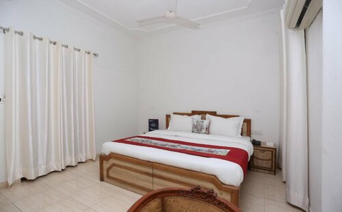 OYO 10072 Hotel Amrit Regency, Забронировать Отель Дехрадун штат Уттаракханд