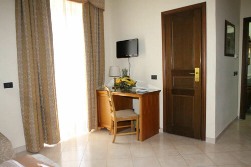 Beethoven, Rezervați Hotel Hoteluri în Lazio cu parcare, Parcare