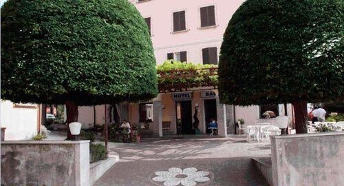 Hotel Brisino, Забронировать Отель Отели Стреза с парковкой, рядом с Парк виллы Паллавичино, Парковка