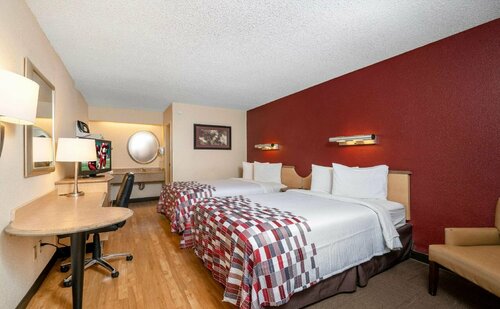 Отель Льюисвилля Red Roof Inn Louisville Fair and Expo, Забронировать Отель Луисвилл Louisville Metropolitan Area, рядом с Gardiner Lane Shopping Center