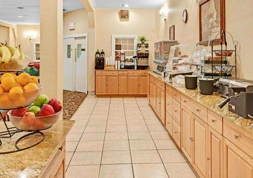 Ramada by Wyndham Kittery, Забронировать Отель  