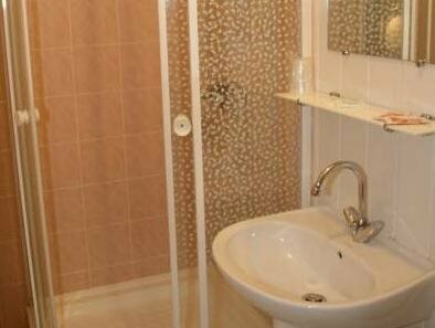 Hotel Les 2 Lacs, Rezerwuj Hotel Clairvaux-les-Lacs 