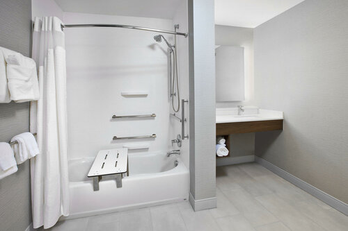 Holiday Inn Express & Suites Okemos - University Area by IHG, Book Hotel Hoteller i Michigan med pool, Swimmingpool
