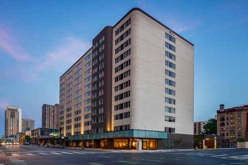 DoubleTree Suites by Hilton Minneapolis Downtown, Забронировать Отель Отели Миннеаполиса 4 звезды, рядом с New Century Theatre, 4*