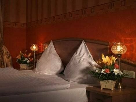 Hotel Bugatti, Забронировать Отель Отели Фабрична 3 звезды, 3*