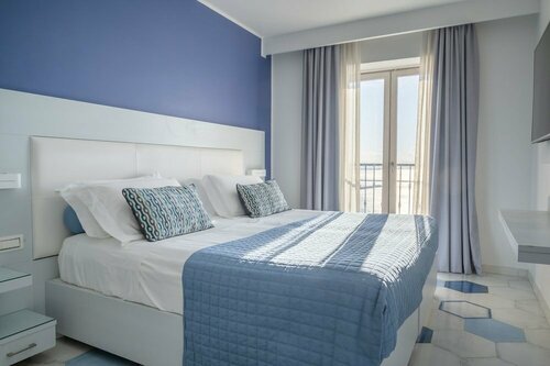 Lloyds Baia Hotel, Забронировать Отель Отели в центре Виетри, в центре, Завтраки, Парковка