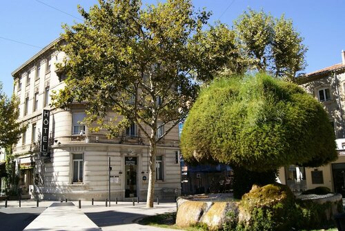 Grand Hôtel De La Poste, Book Hotel Hoteller i Carros med parkering, Parkering