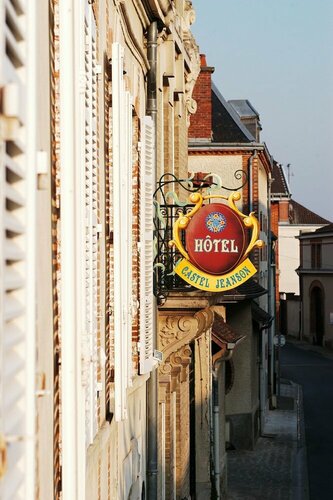 Hotel Castel Jeanson, Varaa Hotelli Champagne - Ardenne hotellit, joissa on uima-allas, Uima-allas