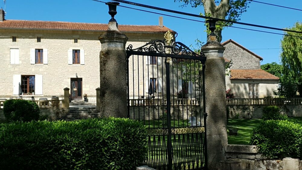 Château Puygrenier - Chambres dhôtes et restaurant