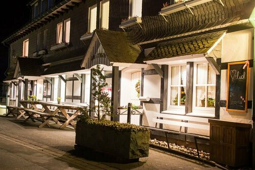 Hotel & Gasthof Hubertushöhe - Ihr Hotel für Urlaub mit Hund, Забронировать Отель Латроп Шмалленберг
