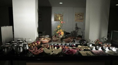 Vinds Plaza Hotel, Забронировать Отель Отели Каратинга с парковкой, Парковка