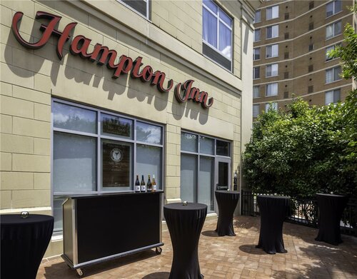 Hampton Inn Washington DC - Convention Center, Забронировать Отель Отели Вашингтона с парковкой, рядом с Национальный архитектурно-строительный музей, Парковка