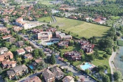 Hotel Residence Holiday, Забронировать Апарт-отель Отели Ломбардии с парковкой, Парковка
