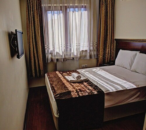 Hotel Real Life, Boek Hotel Fatih 