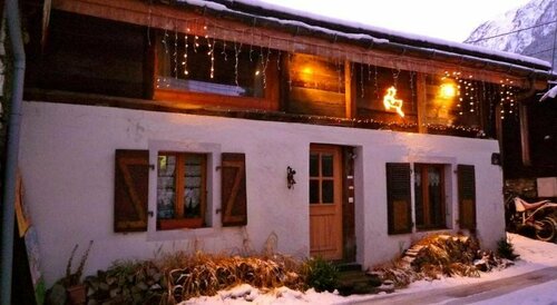 Chalet Pele, Book Chalet Hoteller i Rhône-Alps med parkering, Parkering