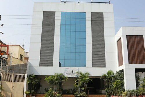 Hotel O 10671 Hotel Sai Prem, Забронировать Отель Отели Насик 4 звезды, 4*